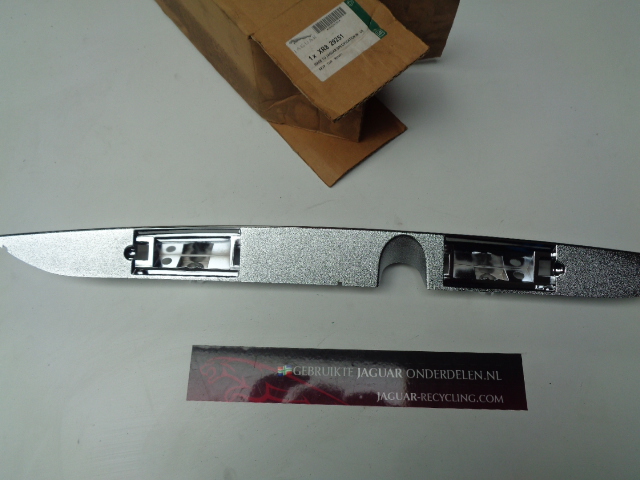 Achterklep chromen rand S-Type 1999-2004 XR829251 New Old Stock - Afbeelding 2