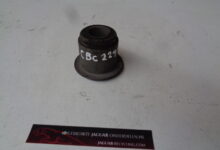 Draagarm bus voor onderzijde XJ40 / X300 CBC2291 New Old Stock