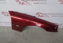 Spatbord rechts XK8 rood FJA1070AF