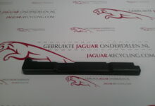 Stoelrails kap links zwart XK8 GJA4751ABLEG