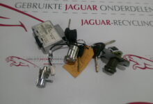 Sloten set met 4 sleutels incl. Key transponder en sleutel leesring X308 XK8 JLM12329