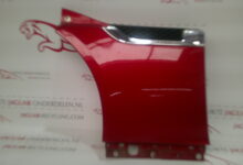 Spatbord links rood F-Type T2R8823+T2P1080